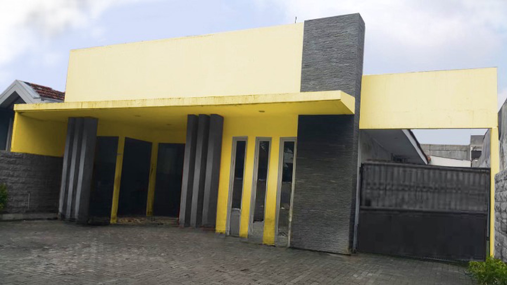 Jual cepat rumah usaha surabay pusat raya diponegoro cocok untuk resto atau kantor