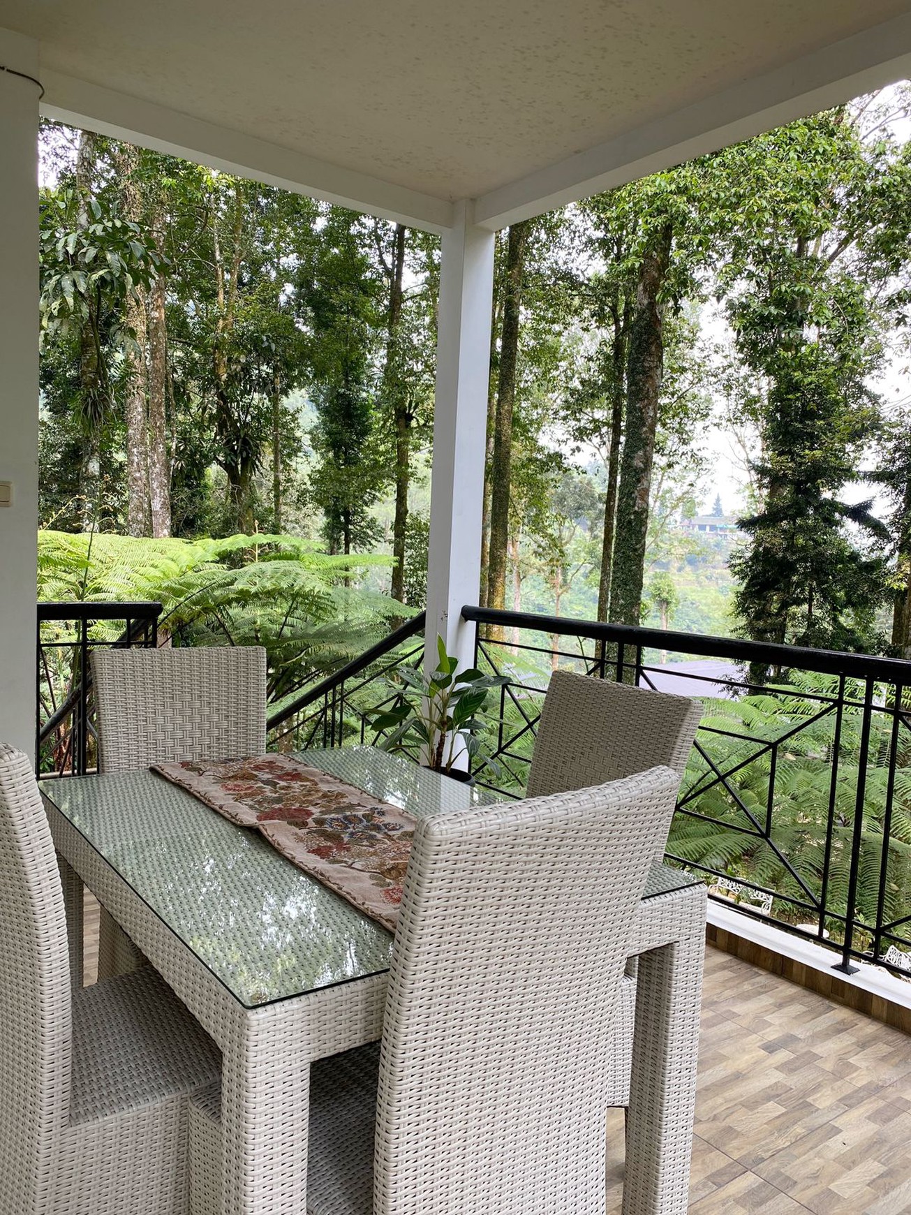 Villa Eksklusif Di Puncak - Mega Indah, Mega Mendung.