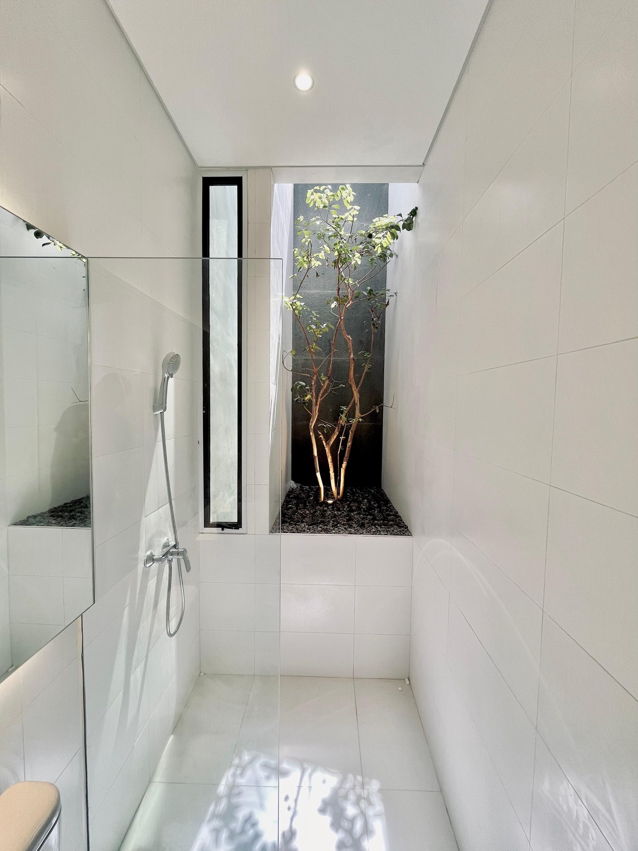 Dijual Rumah Baru Gress Semi Furnished 2M-an di Sutorejo 