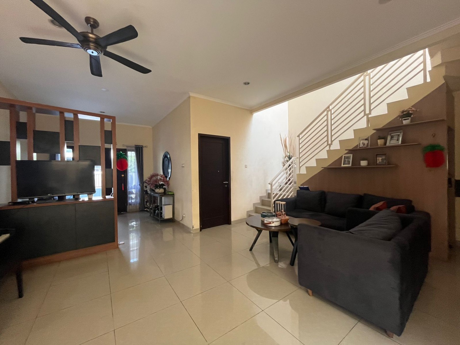 Jual murah dan cepat, Rumah cluster kecil di Anggrek Loka 