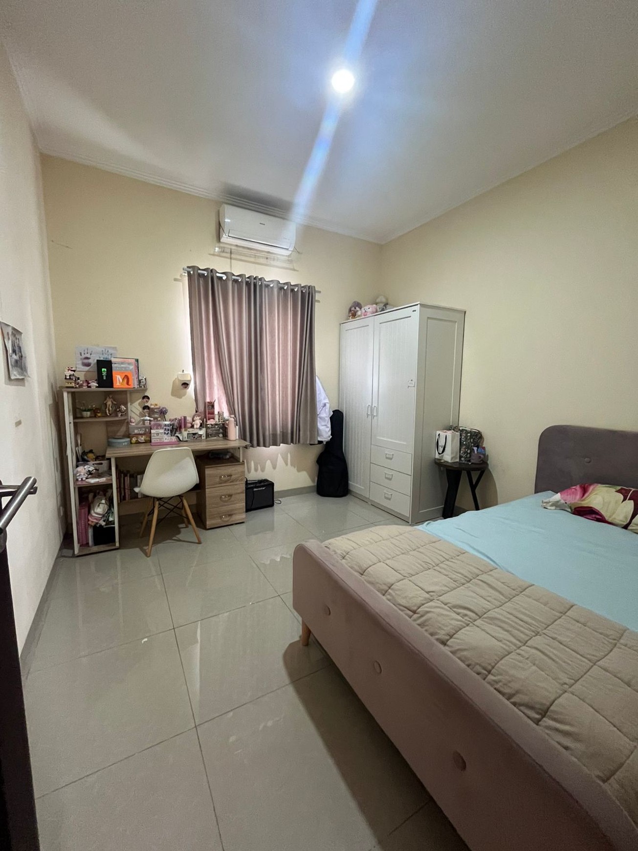 Jual murah dan cepat, Rumah cluster kecil di Anggrek Loka 