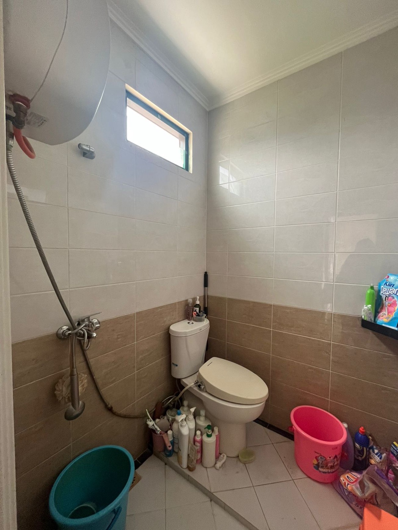 Jual murah dan cepat, Rumah cluster kecil di Anggrek Loka 