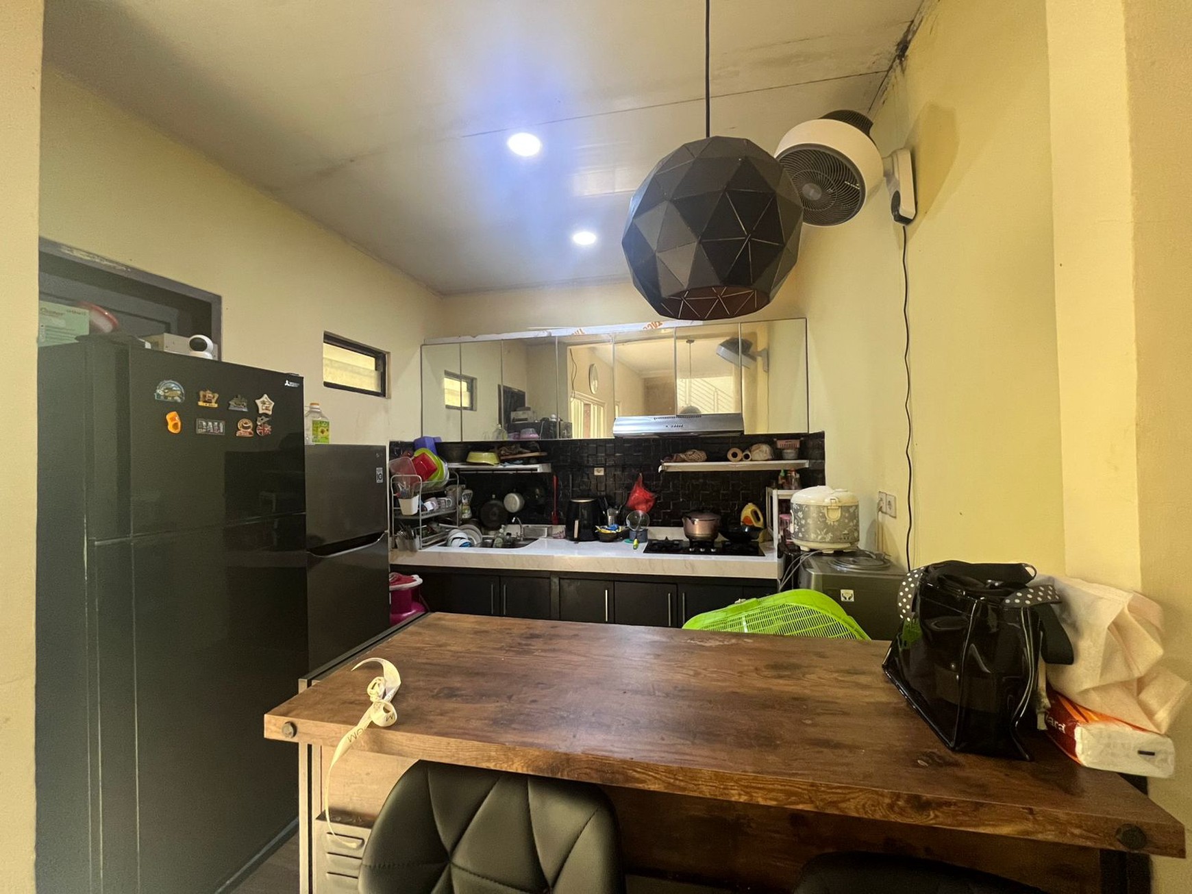 Jual murah dan cepat, Rumah cluster kecil di Anggrek Loka 