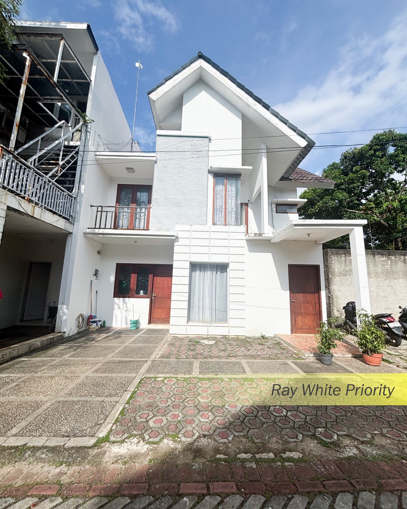 RUMAH TROPICAL RESIDENCE DI JAGAKARSA - JAKARTA SELATAN