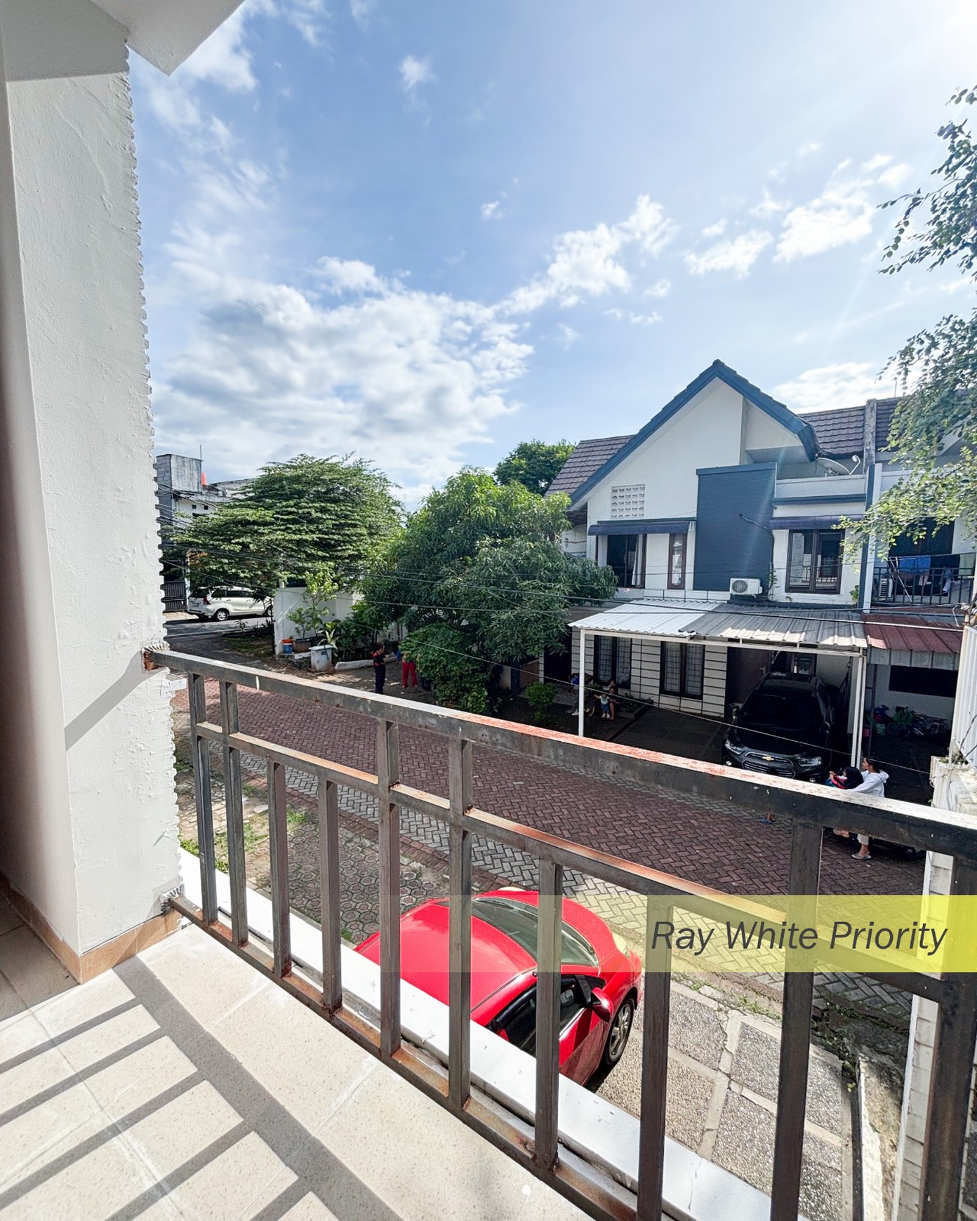 RUMAH TROPICAL RESIDENCE DI JAGAKARSA - JAKARTA SELATAN