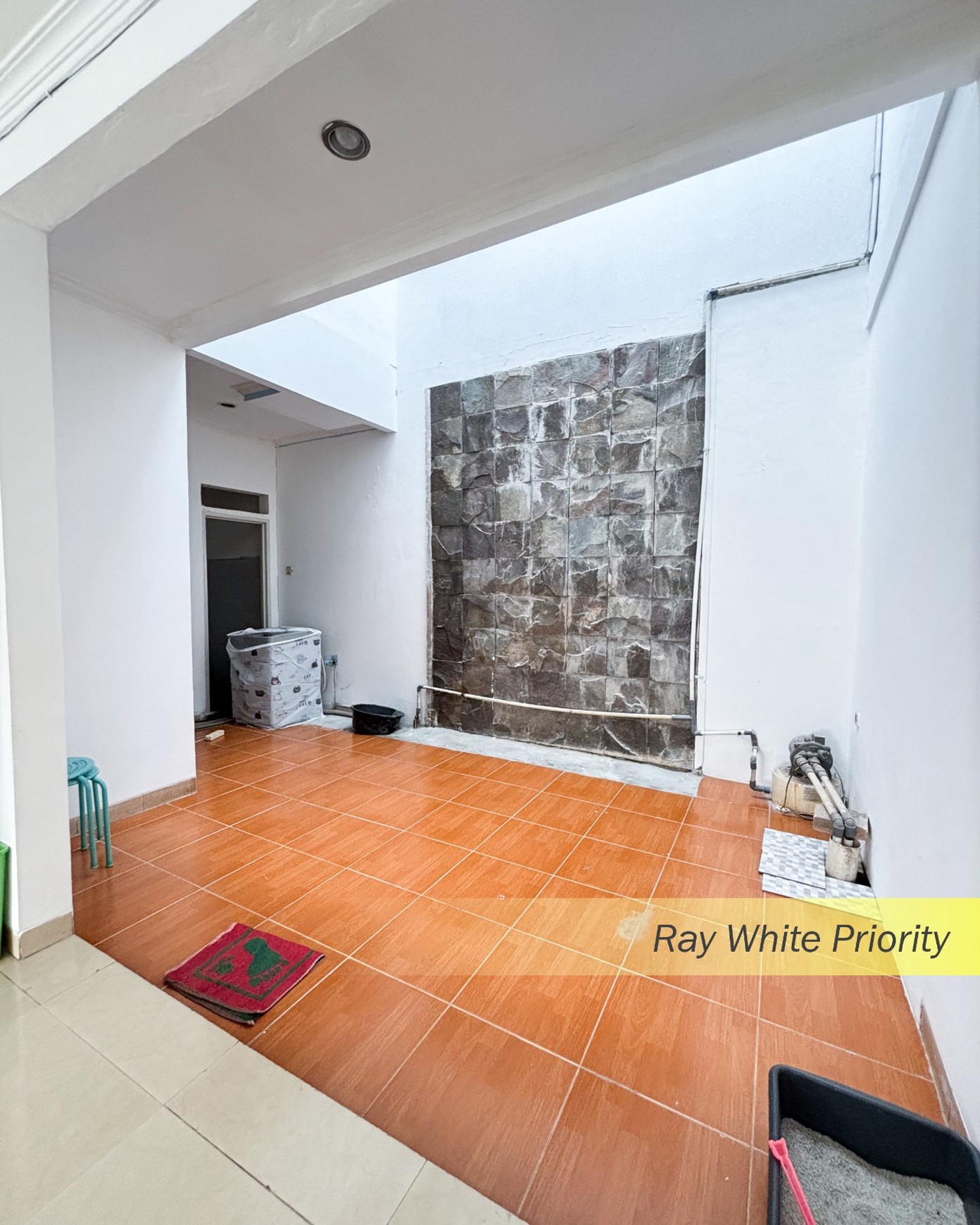 RUMAH TROPICAL RESIDENCE DI JAGAKARSA - JAKARTA SELATAN