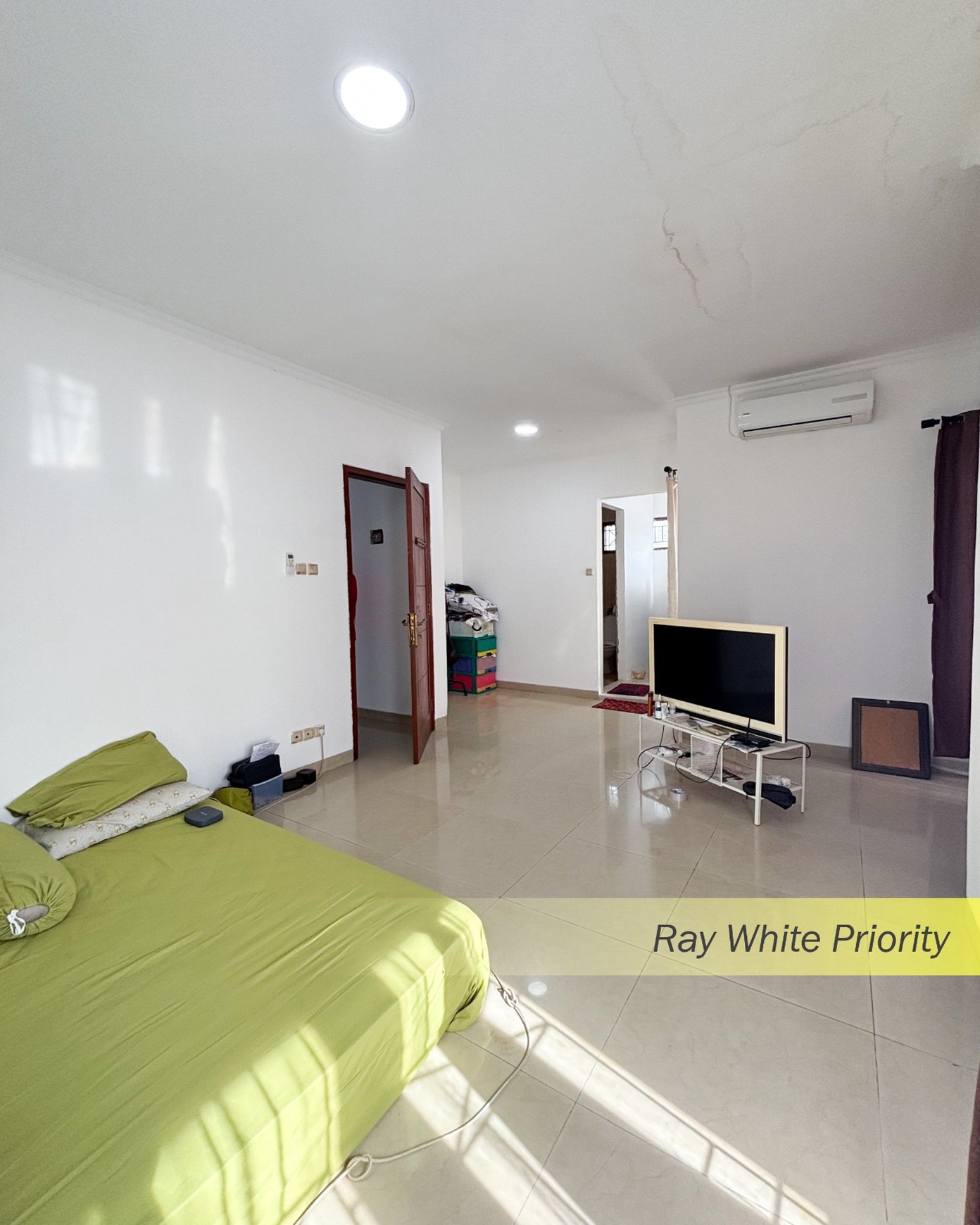 RUMAH TROPICAL RESIDENCE DI JAGAKARSA - JAKARTA SELATAN