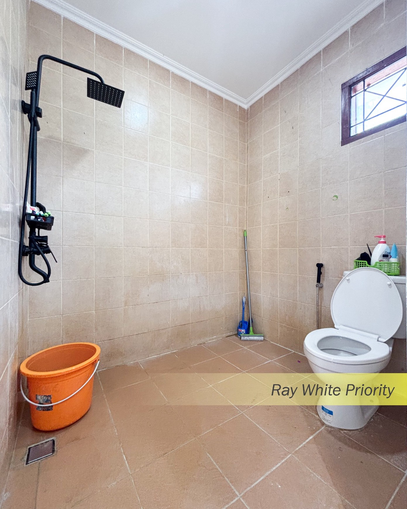 RUMAH TROPICAL RESIDENCE DI JAGAKARSA - JAKARTA SELATAN