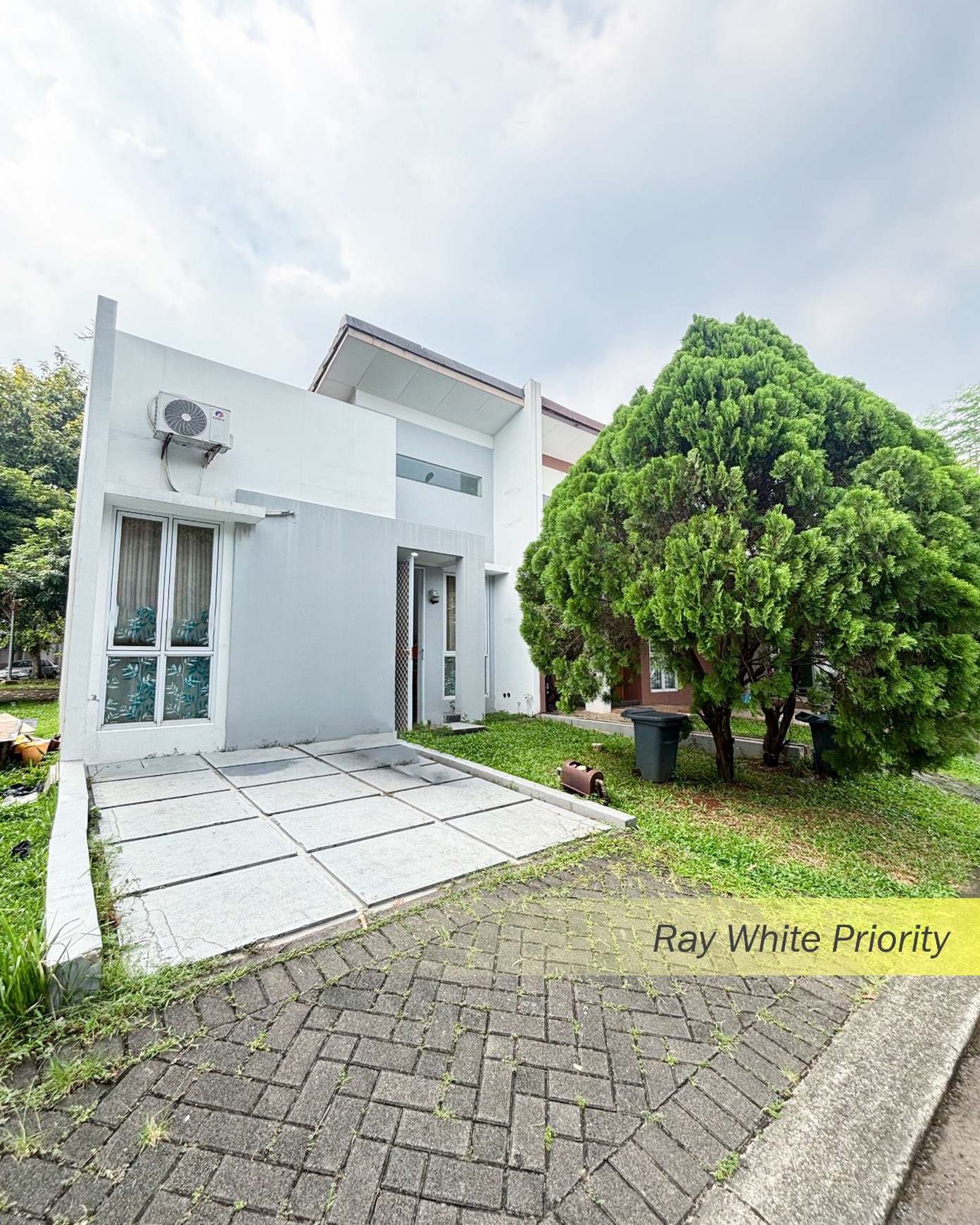 RUMAH MINIMALIS DALAM CLUSTER SIMPLYCITY BSD CITY -TANGERANG SELATAN