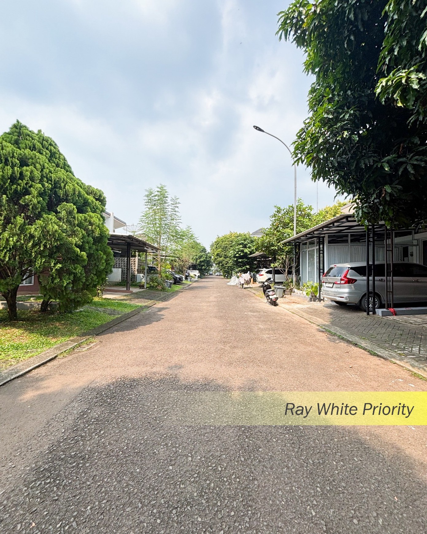 RUMAH MINIMALIS DALAM CLUSTER SIMPLYCITY BSD CITY -TANGERANG SELATAN
