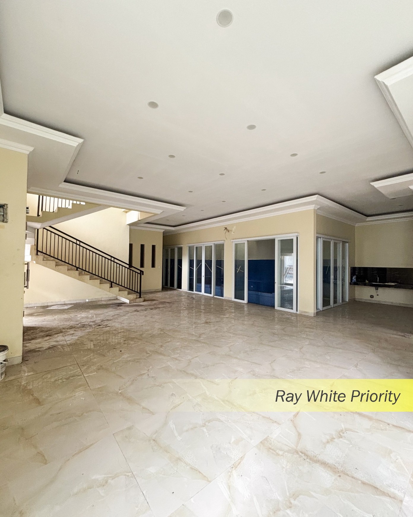 RUMAH SIAP HUNI 3 LANTAI DENGAN ROFTOOP DI SIMPLYCITY BSD CITY - TANGERANG SELATAN
