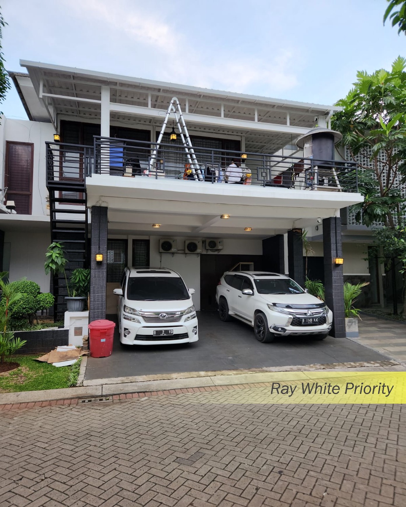 RUMAH CANTIK SEMIFURNISH DI DISCOVERY BINTARO JAYA SEKTOR 9 - TANGERANG SELATAN