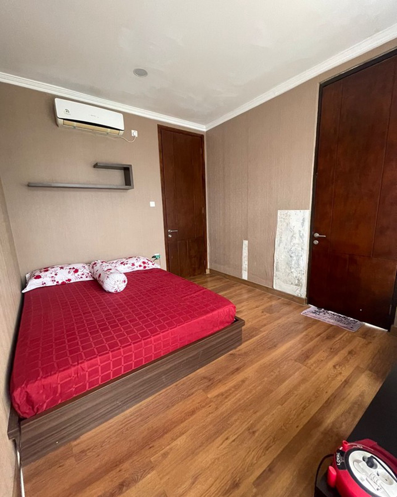 RUMAH CANTIK SEMIFURNISH DI DISCOVERY BINTARO JAYA SEKTOR 9 - TANGERANG SELATAN