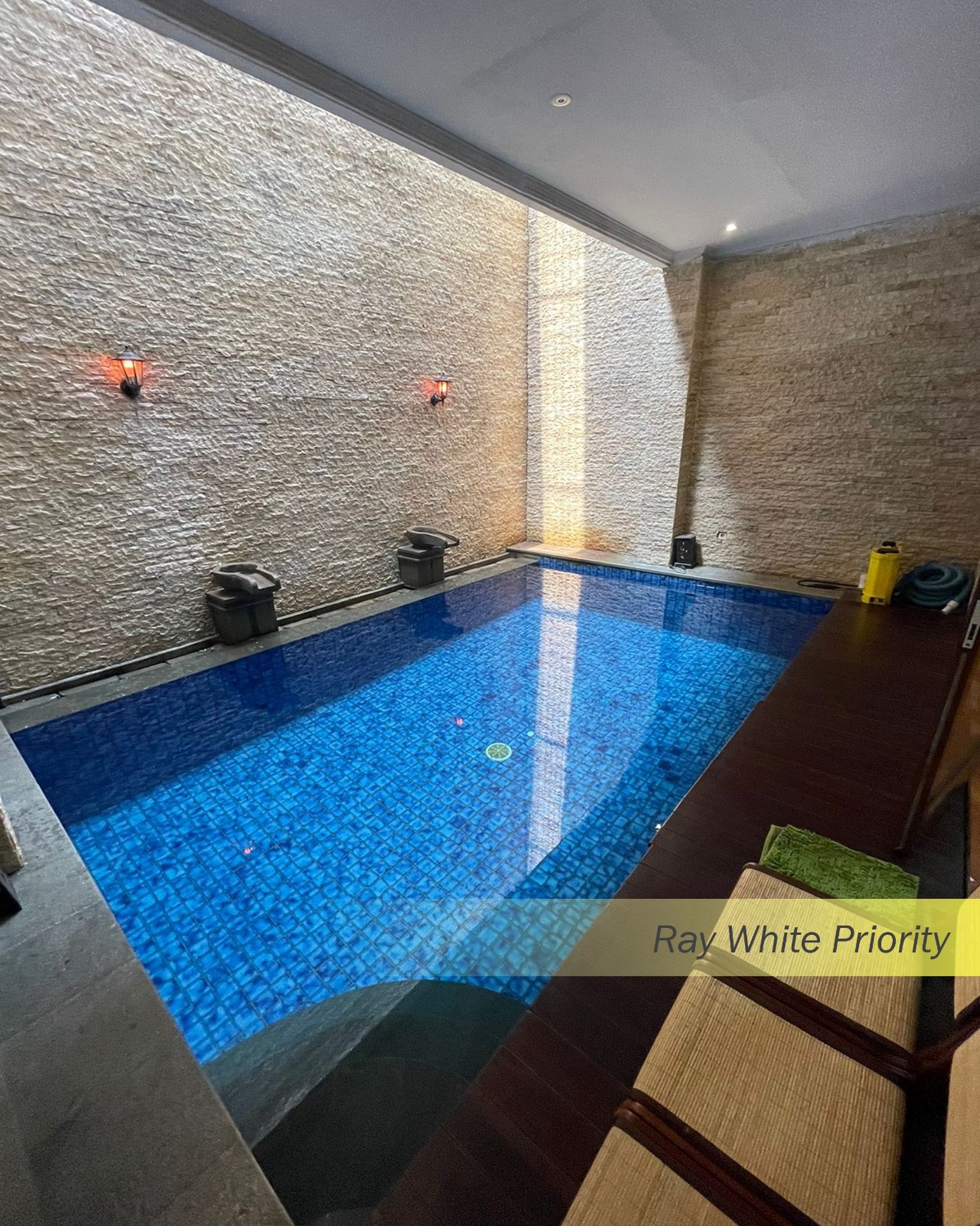 RUMAH CANTIK SEMIFURNISH DI DISCOVERY BINTARO JAYA SEKTOR 9 - TANGERANG SELATAN