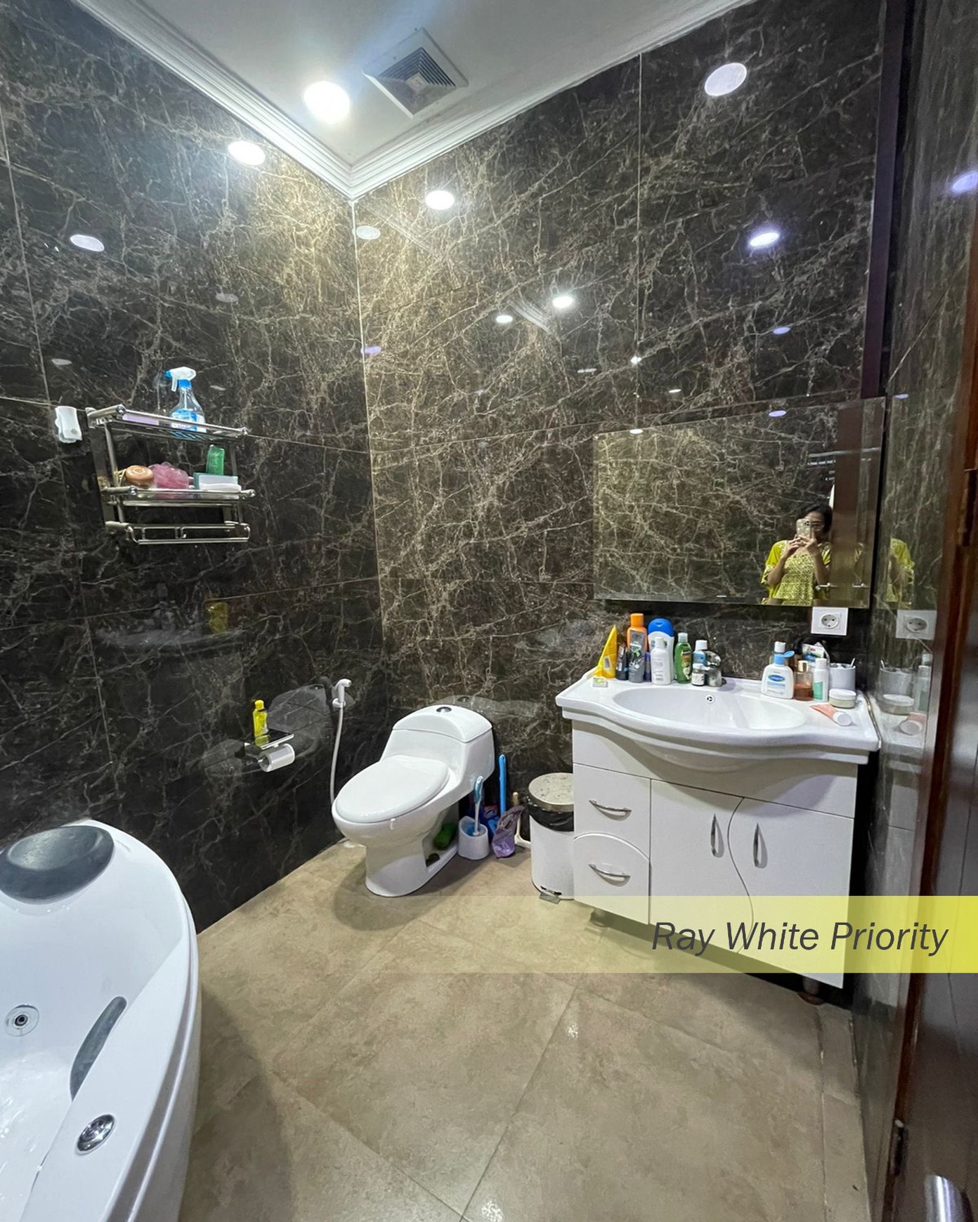 RUMAH CANTIK SEMIFURNISH DI DISCOVERY BINTARO JAYA SEKTOR 9 - TANGERANG SELATAN