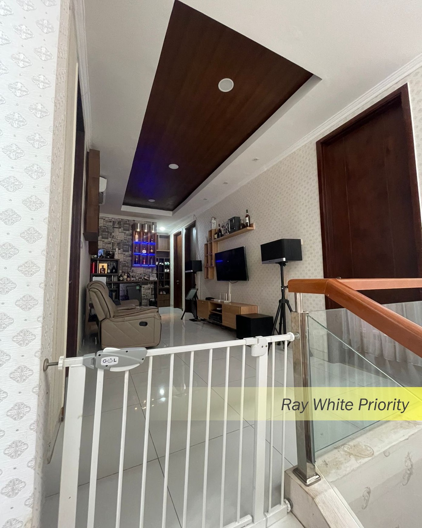 RUMAH CANTIK SEMIFURNISH DI DISCOVERY BINTARO JAYA SEKTOR 9 - TANGERANG SELATAN