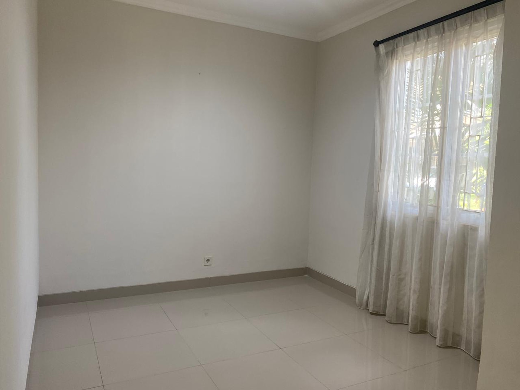 Rumah siap huni dengan akses mudah di BSD Timur