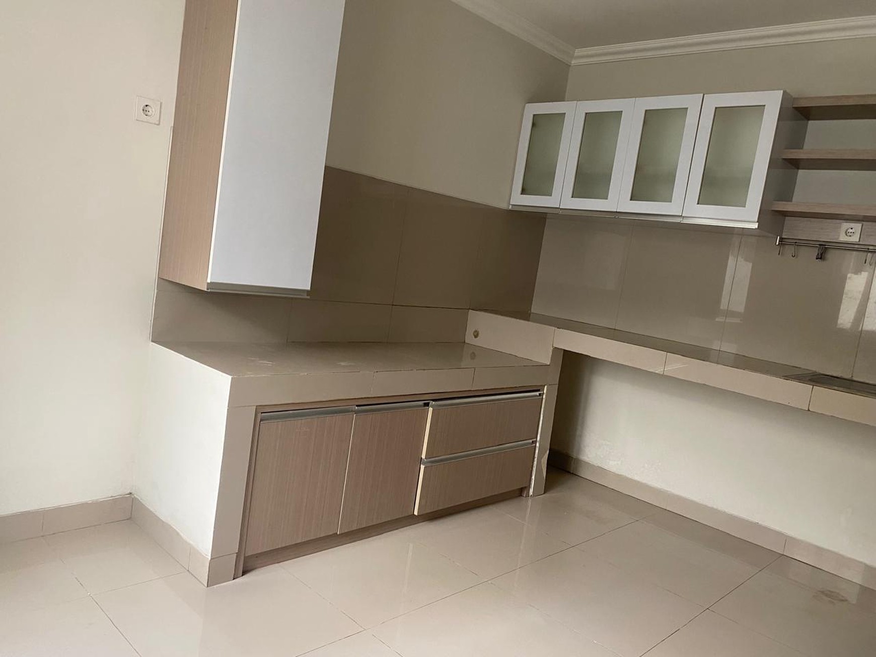 Rumah siap huni dengan akses mudah di BSD Timur