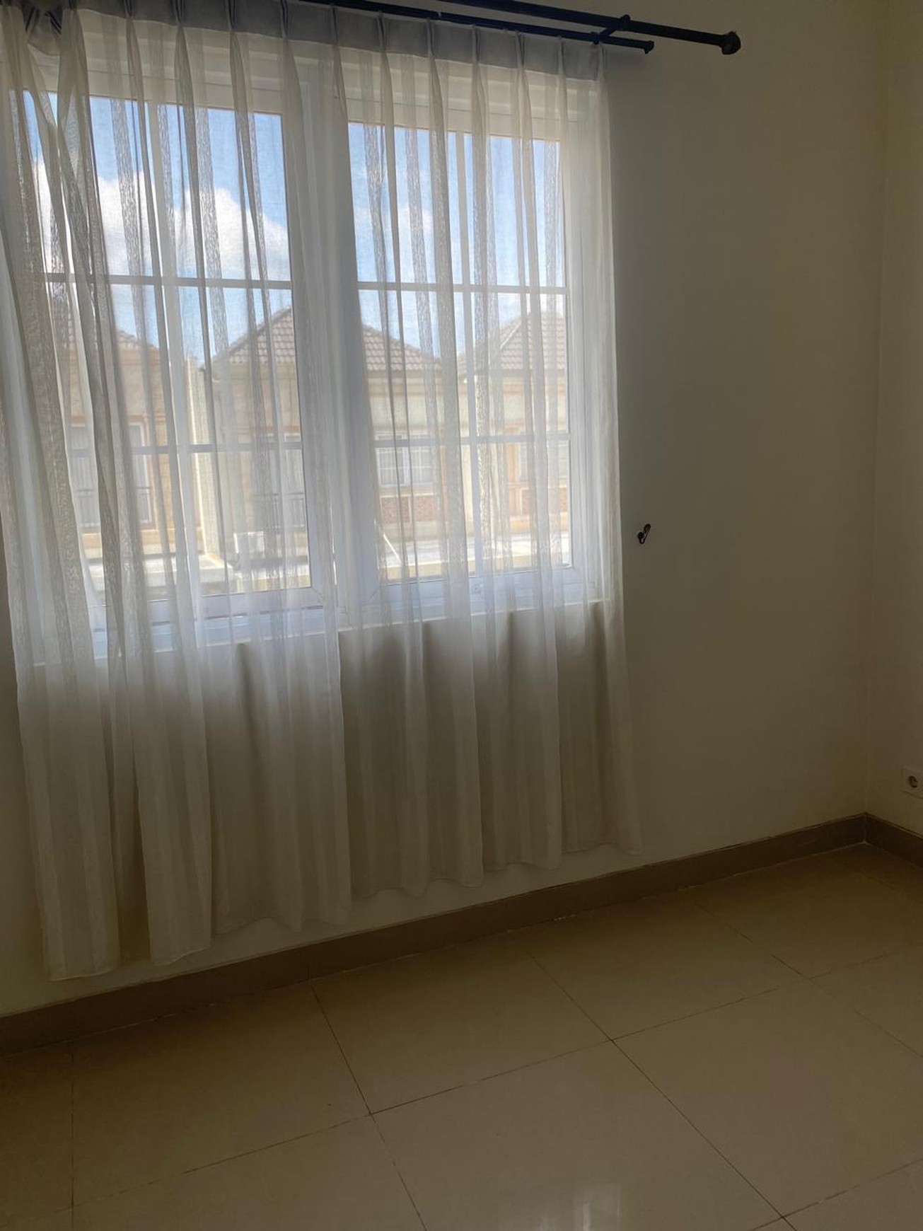 Rumah siap huni dengan akses mudah di BSD Timur