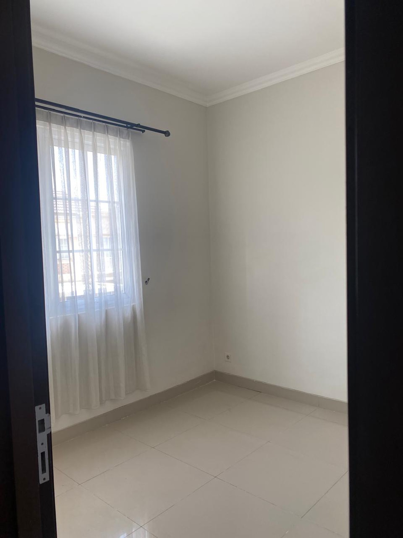 Rumah siap huni dengan akses mudah di BSD Timur