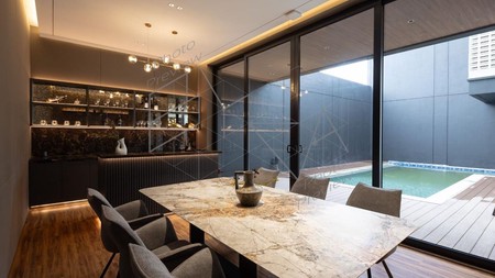 Rumah mewah di Taman Giri Loka BSD CITY, Jarang ada