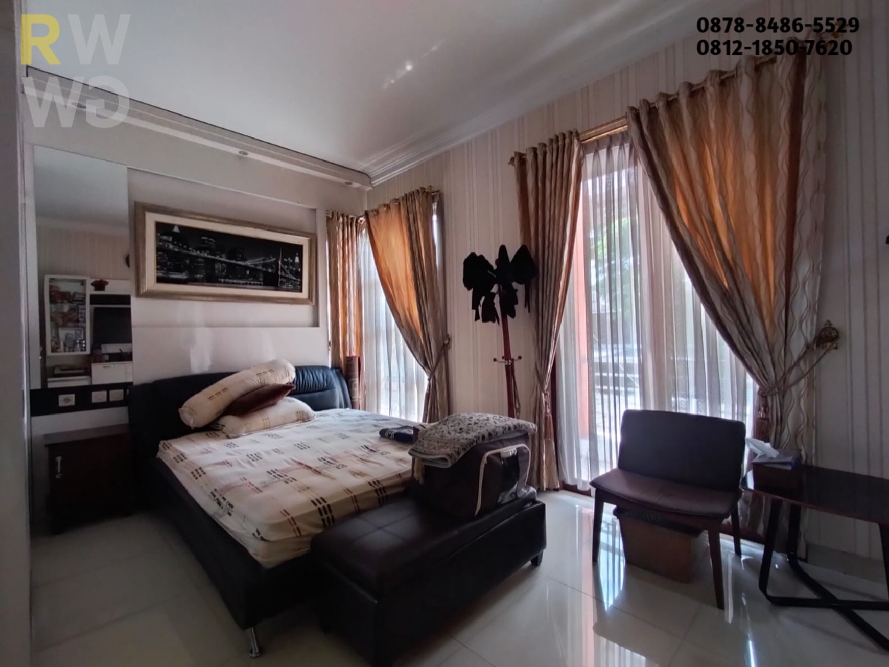 Rumah Dijual di Cluster West Esplanade Grand Wisata - Rumah Mewah Dekat Mall Living World