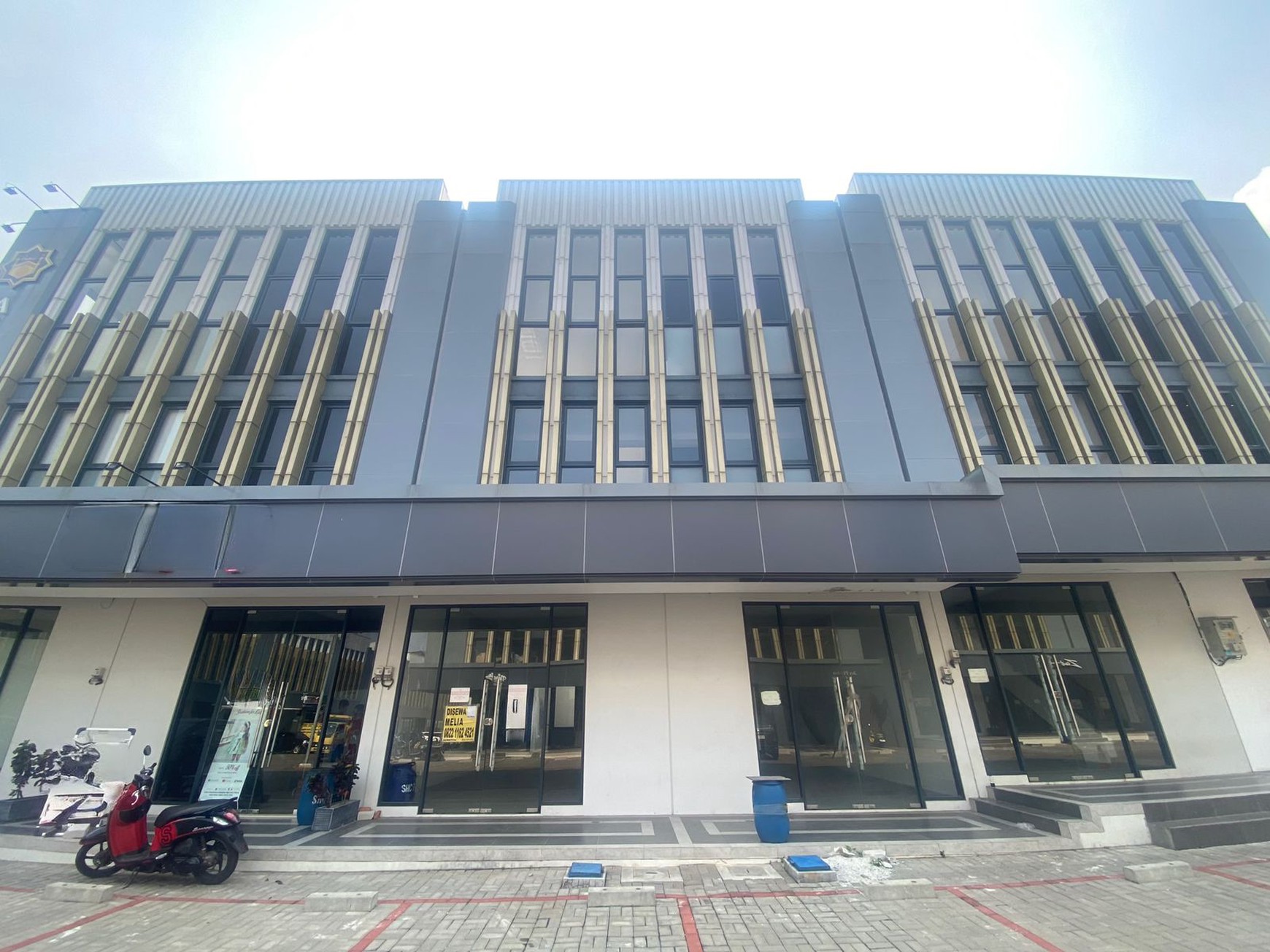 RUKO STRATEGIS 2,5 LANTAI COCOK UNTUK USAHA ATAU KANTOR DI KOTA WISATA CIBUBUR