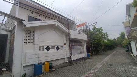 Rumah 2LT Strategis Semolowaru, Tanah Luas!