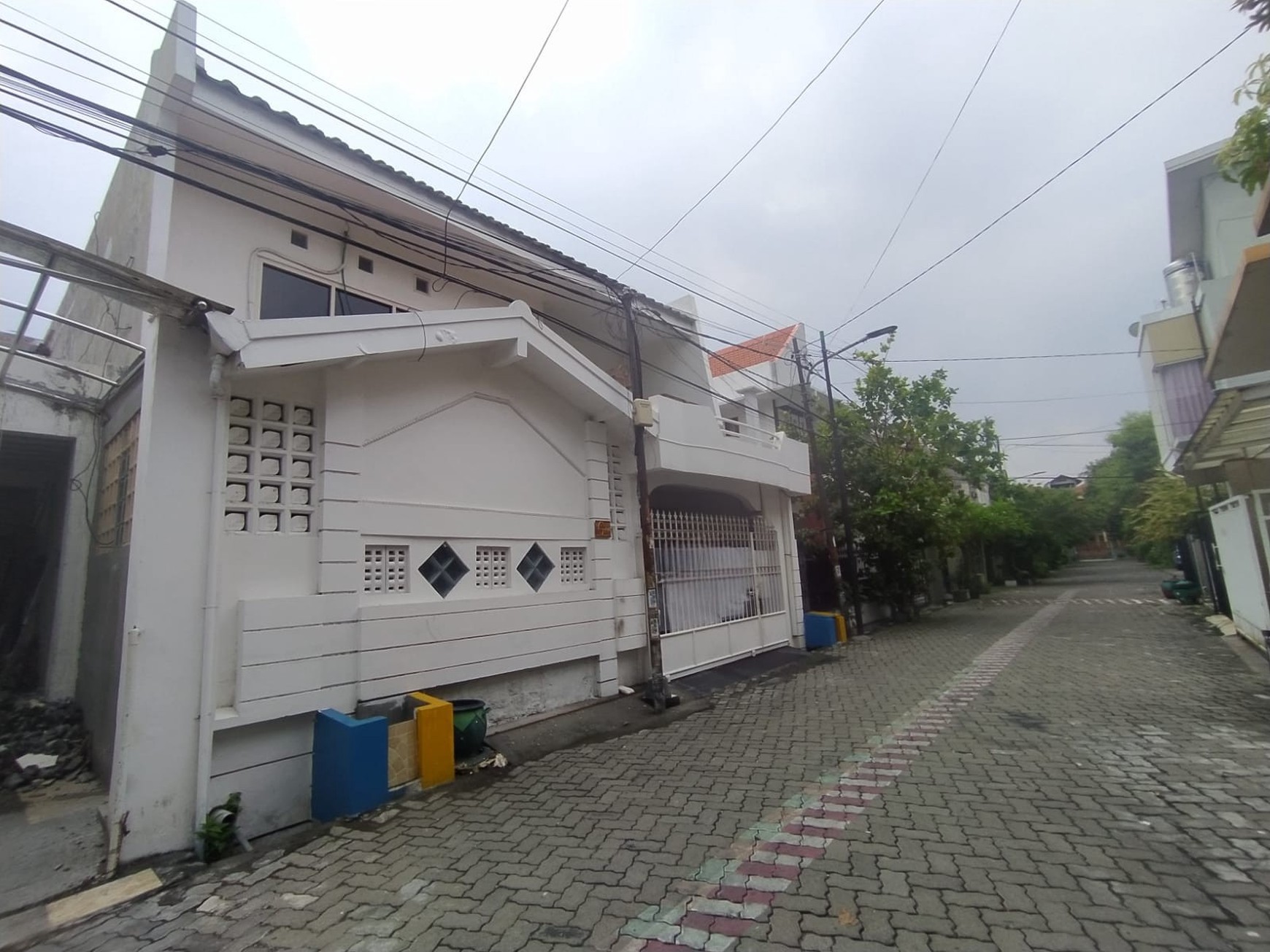 Rumah 2LT Strategis Semolowaru, Tanah Luas!