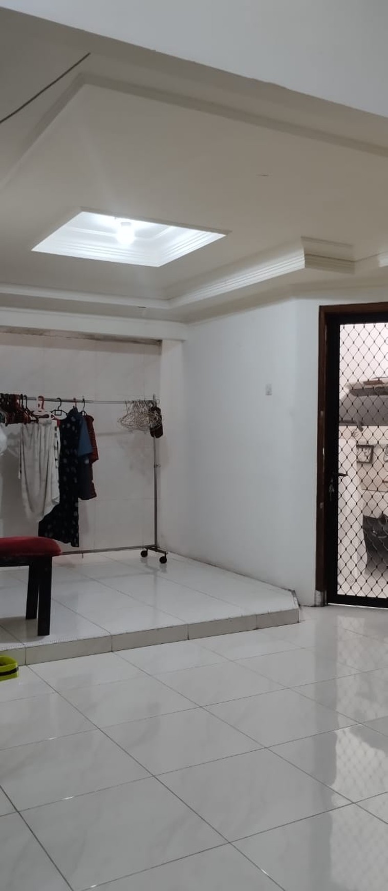 Rumah 2LT Strategis Semolowaru, Tanah Luas!