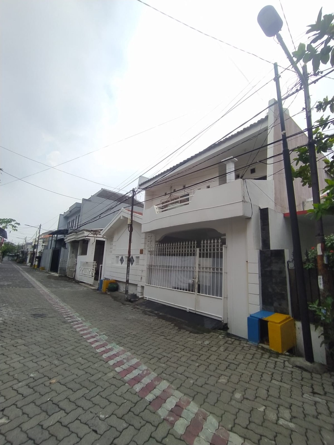 Rumah 2LT Strategis Semolowaru, Tanah Luas!