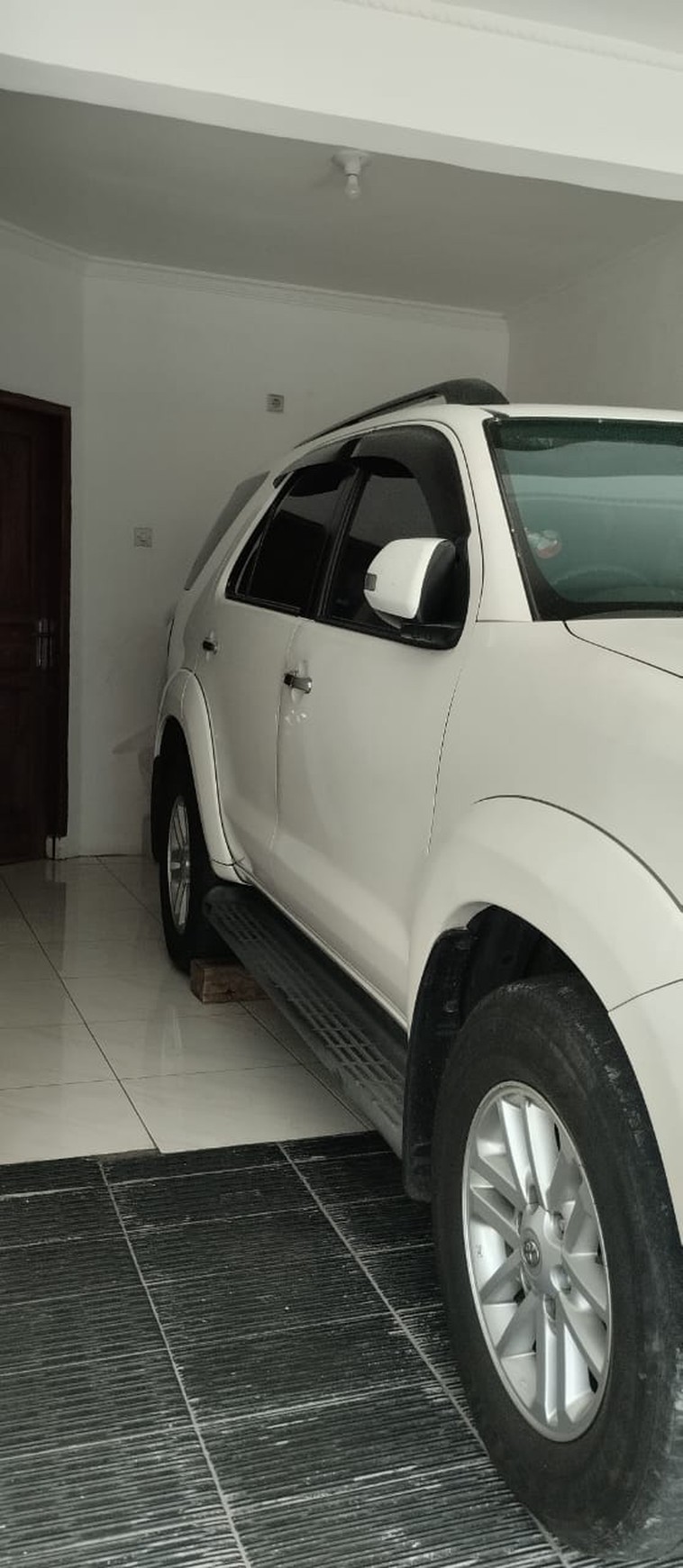 Rumah 2LT Strategis Semolowaru, Tanah Luas!