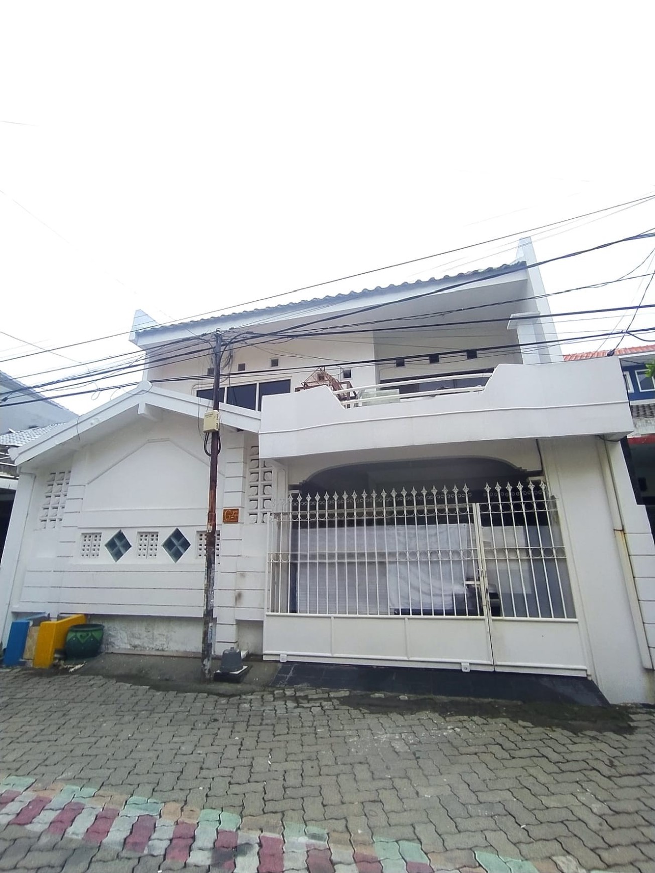 Rumah Luas & Nyaman di Semolowaru Dekat MERR