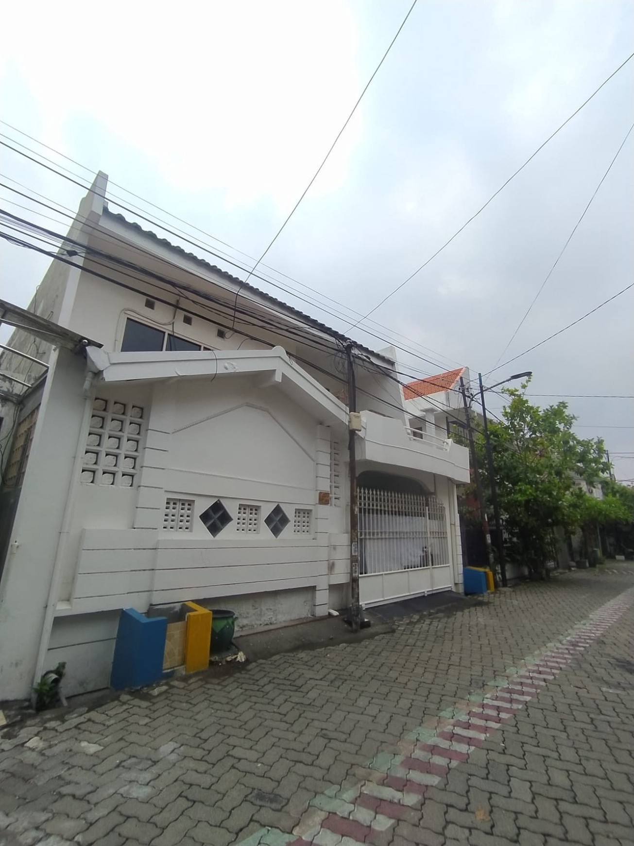 Rumah Luas & Nyaman di Semolowaru Dekat MERR