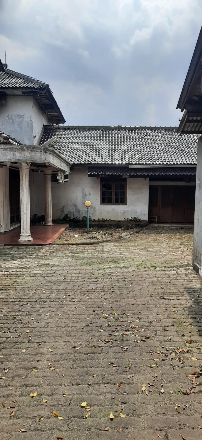 Rumah Strategis Diarea Jl M.Kahfi Cocok Untuk Pertokoan & Usaha.