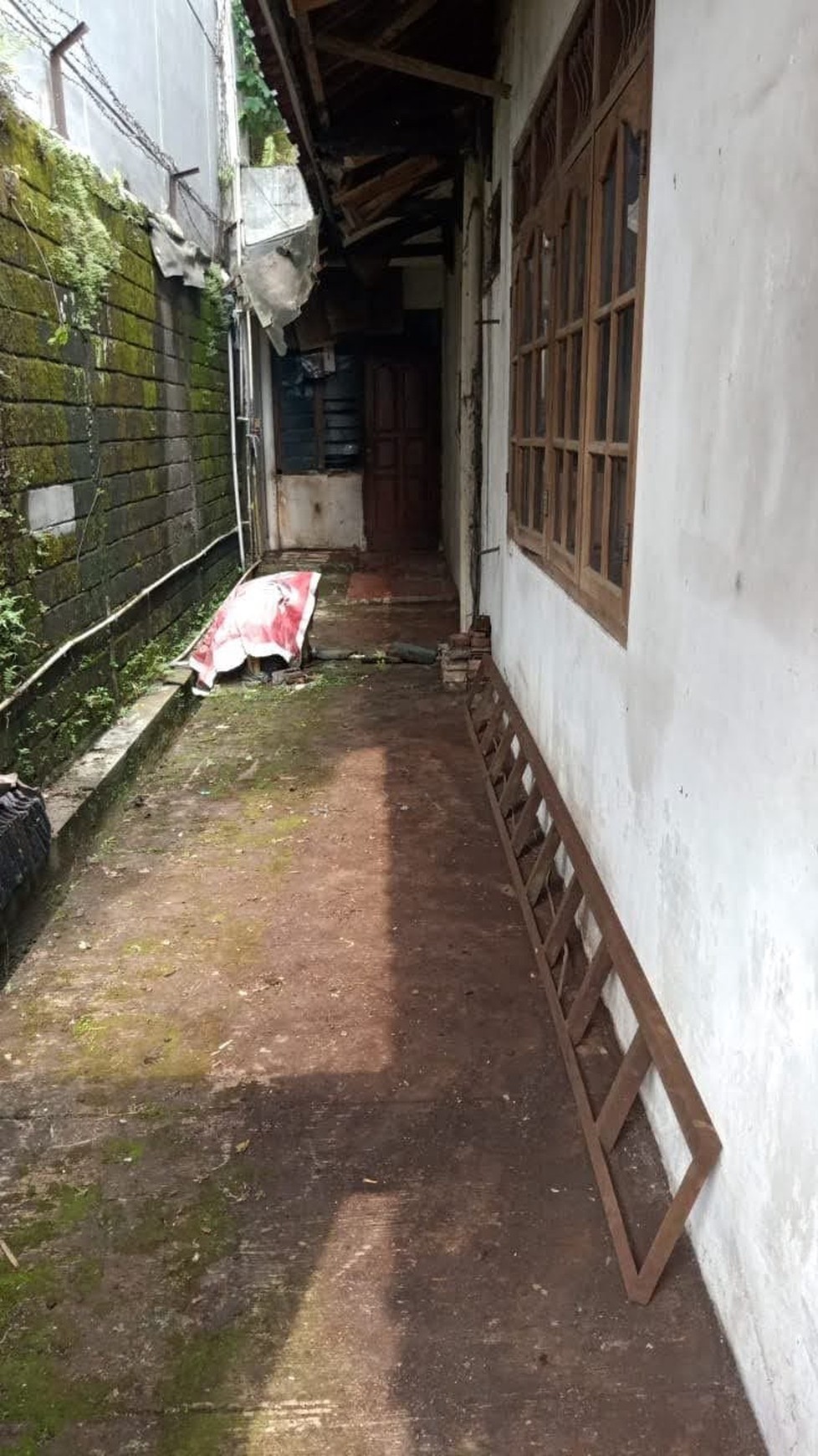 Rumah Strategis Diarea Jl M.Kahfi Cocok Untuk Pertokoan & Usaha.