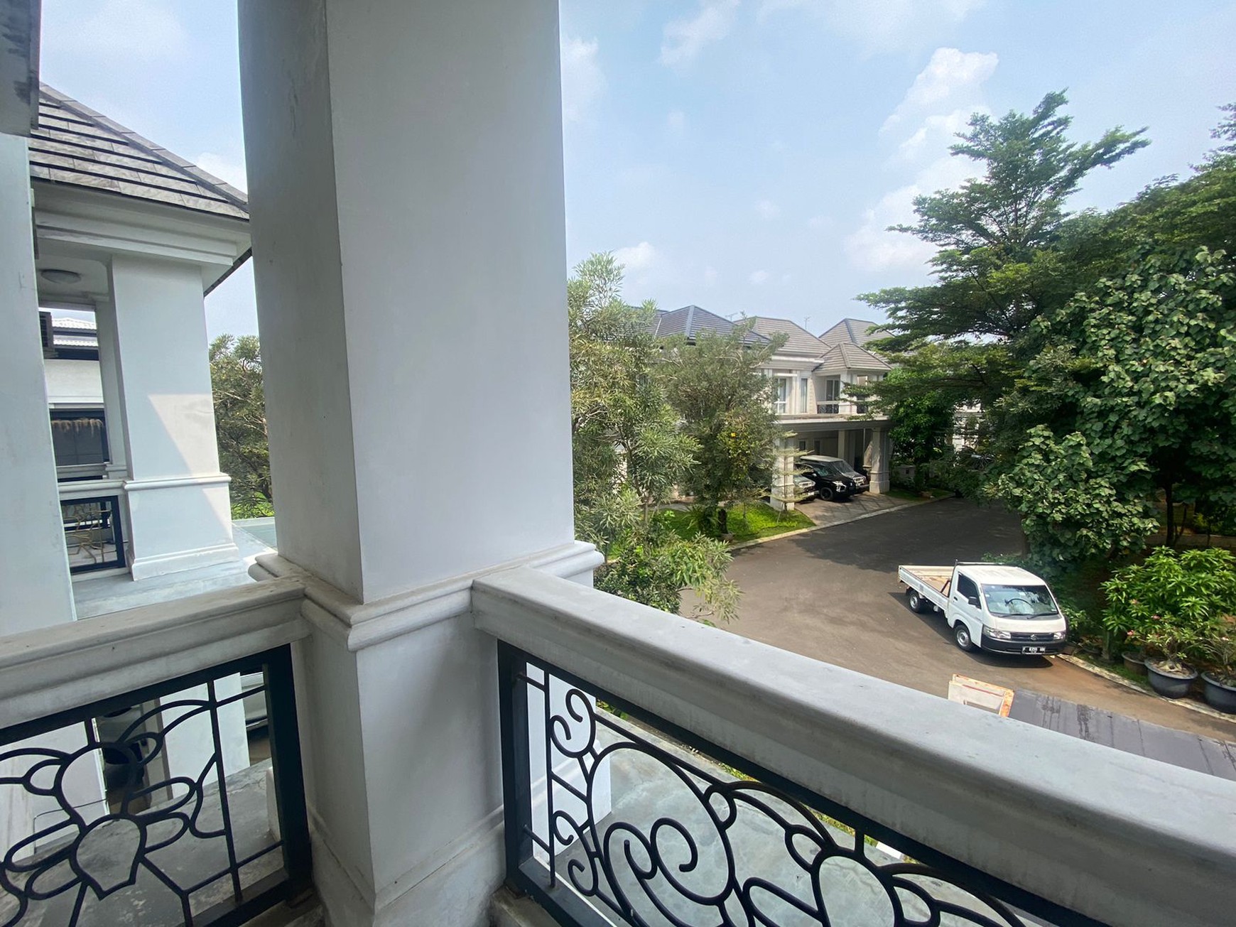 Rumah Cantik depan Taman di Cluster Premium Citra Gran, Cibubur