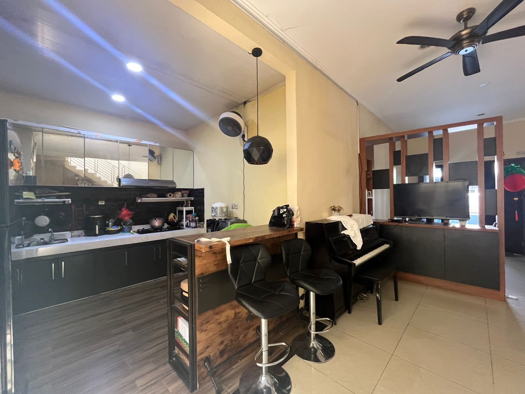 Jual murah dan cepat, Rumah cluster kecil di Anggrek Loka 