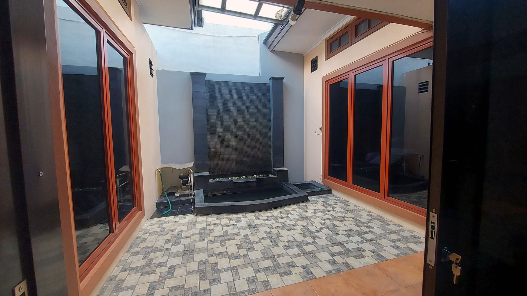 Rumah 2 Lantai Luas Siap Huni Posisi Lokasi Strategis @Bintaro, Sektor 9.