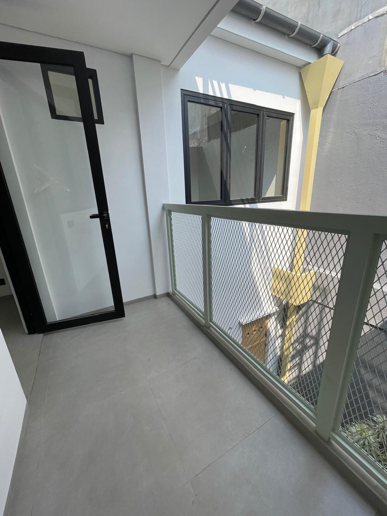 Rumah 2 Lantai Full Furnish Siap Huni dengan Hunian Nyaman dan Asri