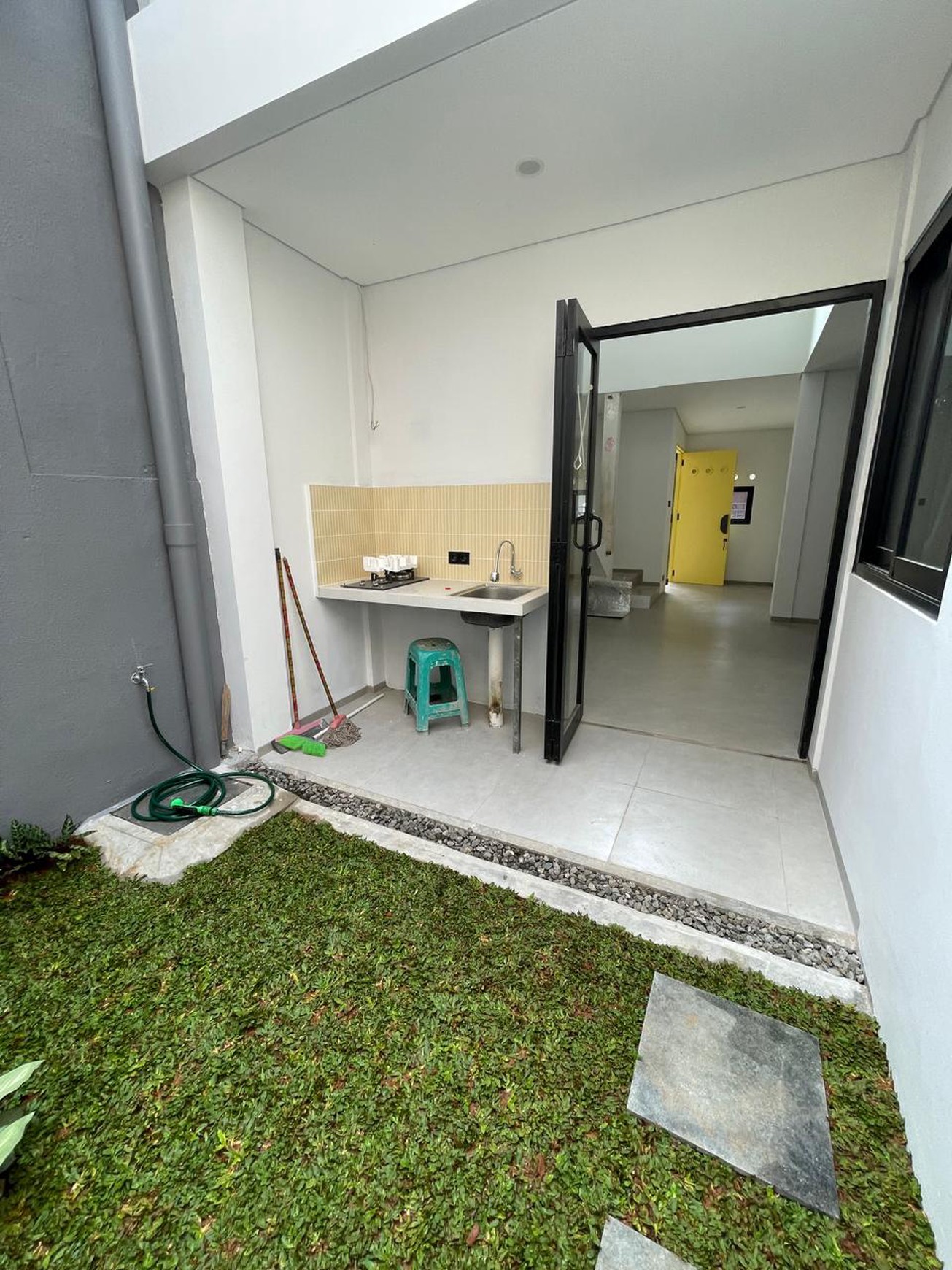 Rumah 2 Lantai Full Furnish Siap Huni dengan Hunian Nyaman dan Asri