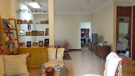 Rumah Klasik Nyaman dan Asri Luas Tanah 712m2 di Pengadegan Selatan