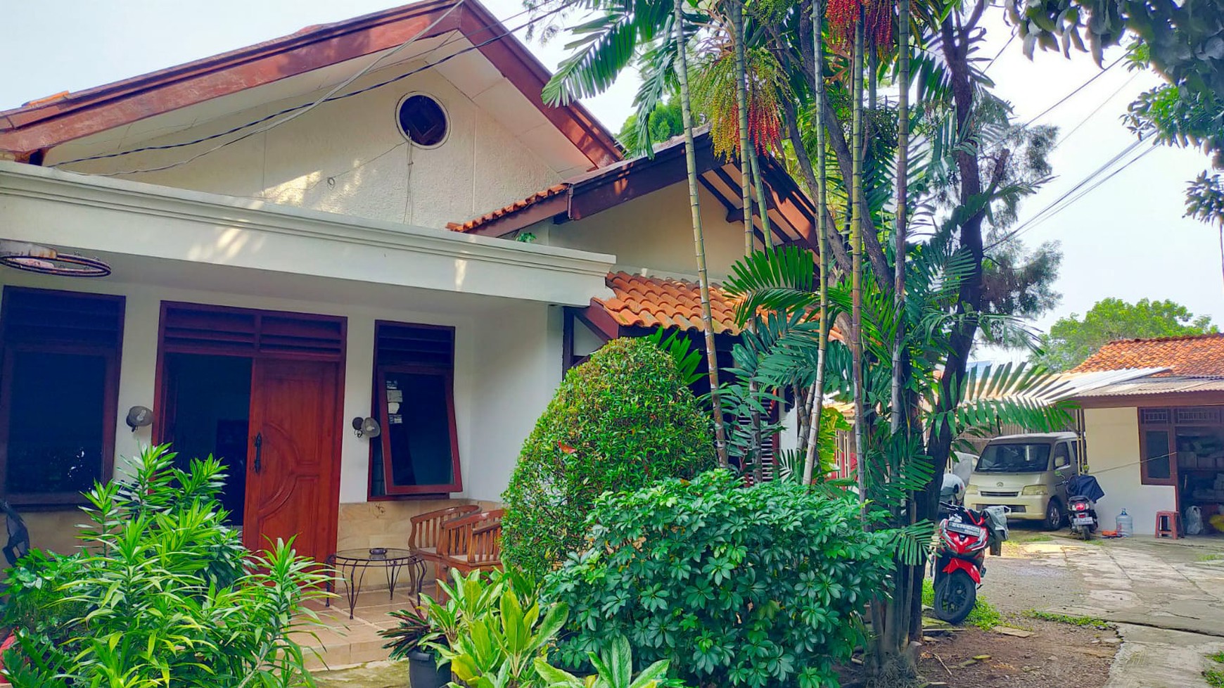 Rumah Klasik Nyaman dan Asri Luas Tanah 712m2 di Pengadegan Selatan