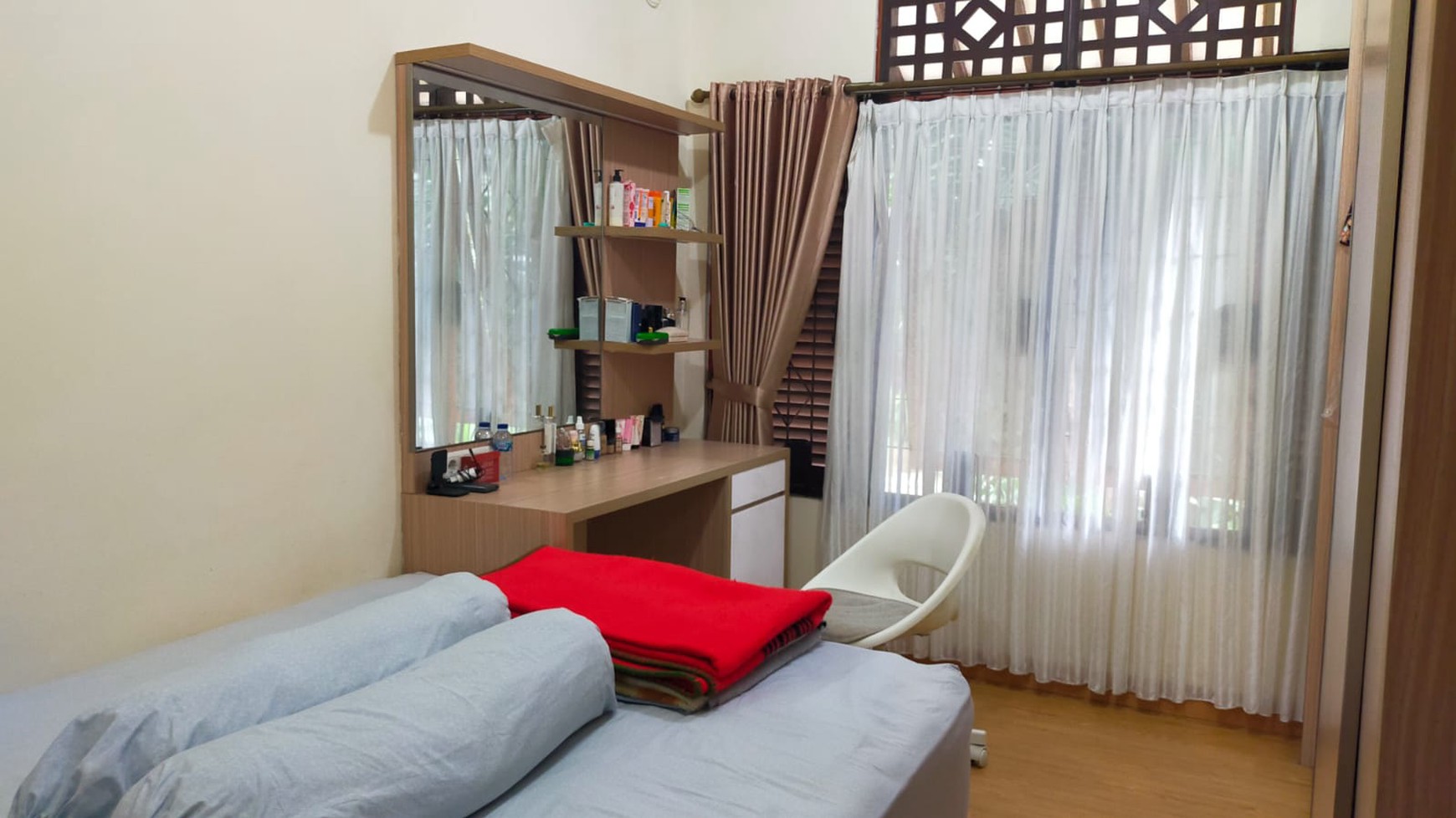 Rumah Klasik Nyaman dan Asri Luas Tanah 712m2 di Pengadegan Selatan