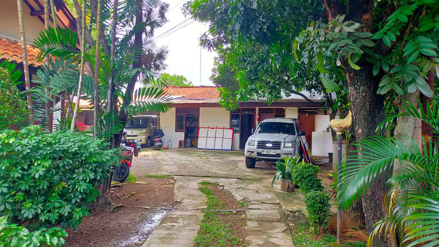 Rumah Klasik Nyaman dan Asri Luas Tanah 712m2 di Pengadegan Selatan