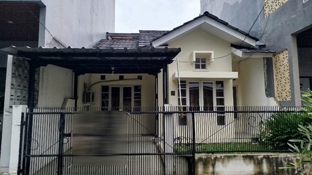 Rumah 1½ Siap Huni dengan Hunian Nyaman dan Asri di Graha Raya