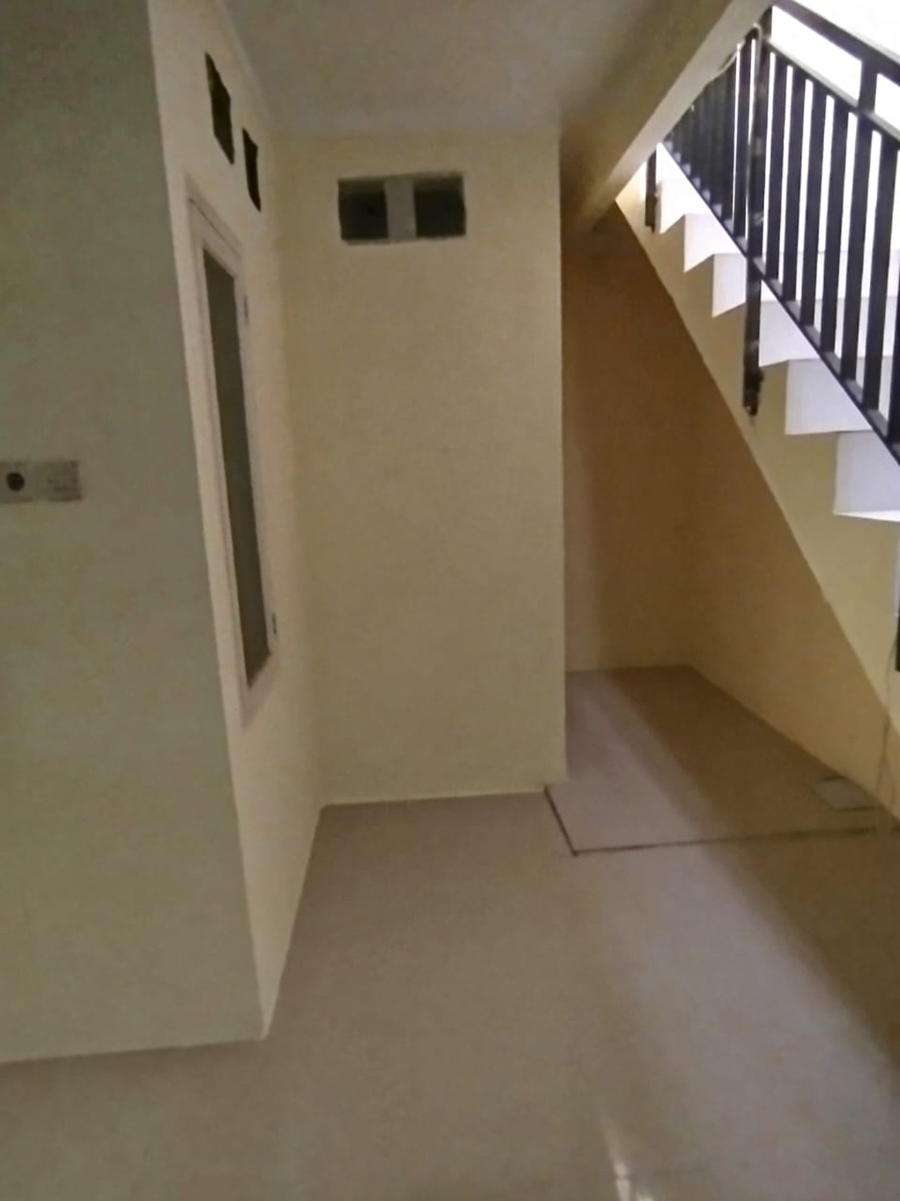 Rumah 1½ Siap Huni dengan Hunian Nyaman dan Asri di Graha Raya