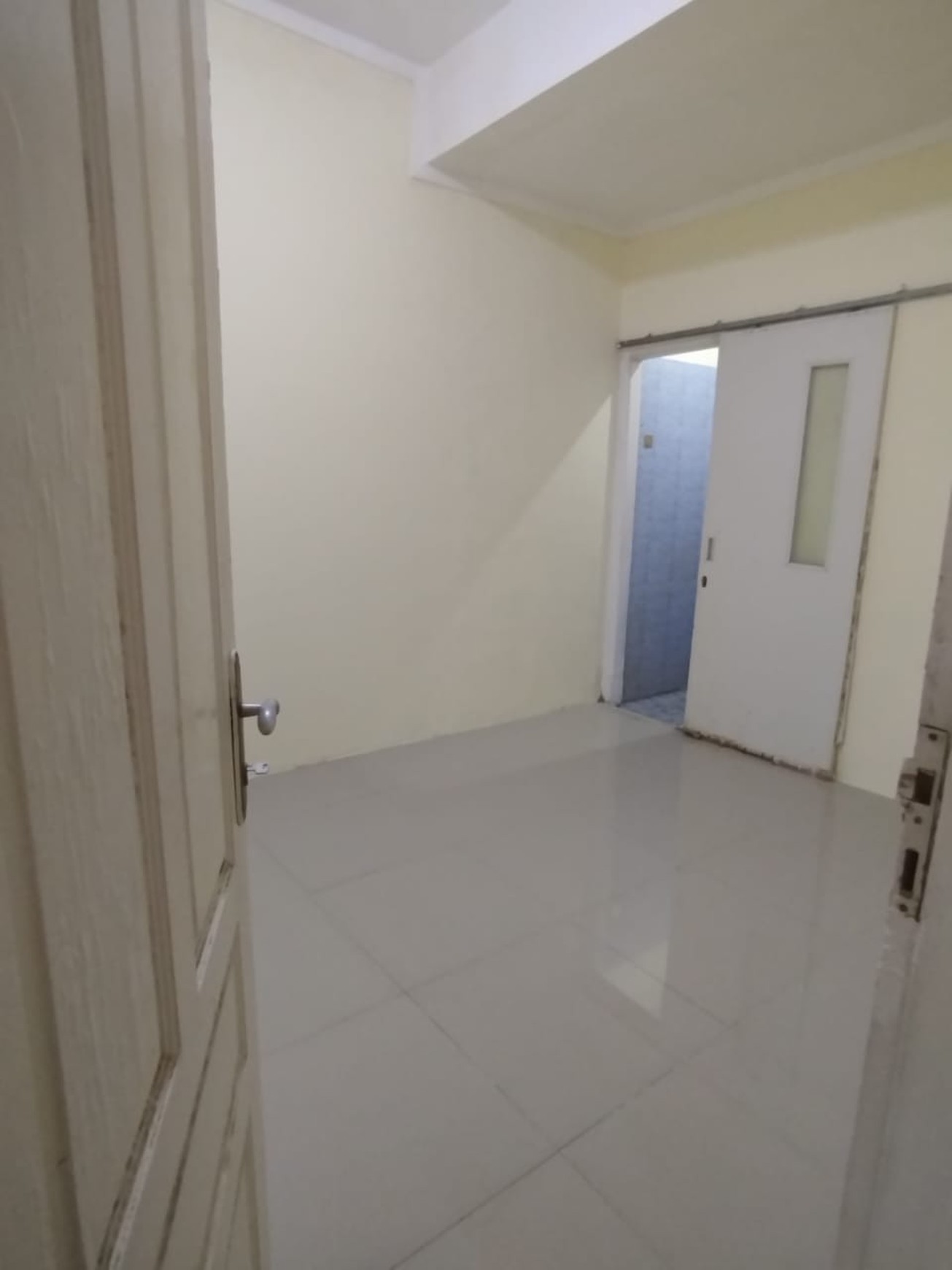 Rumah 1½ Siap Huni dengan Hunian Nyaman dan Asri di Graha Raya