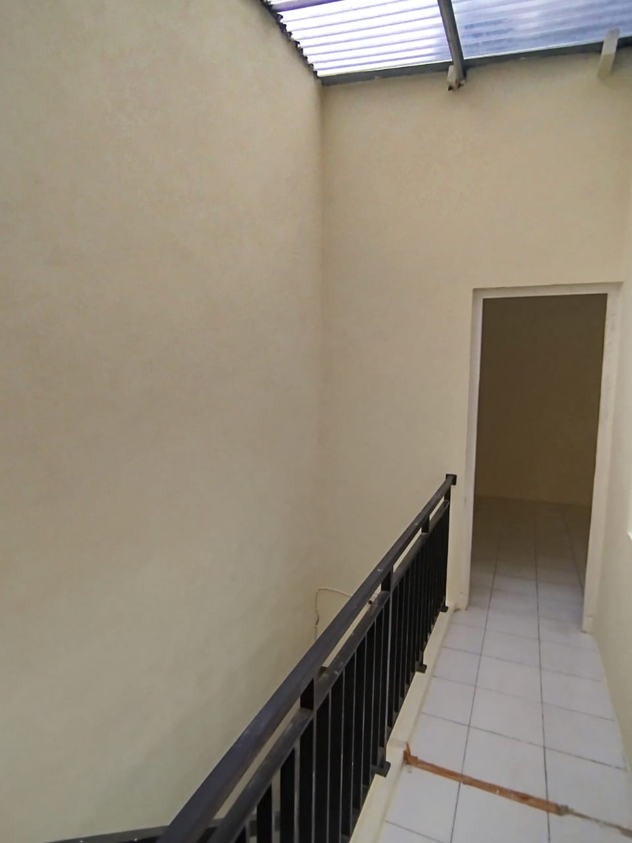 Rumah 1½ Siap Huni dengan Hunian Nyaman dan Asri di Graha Raya