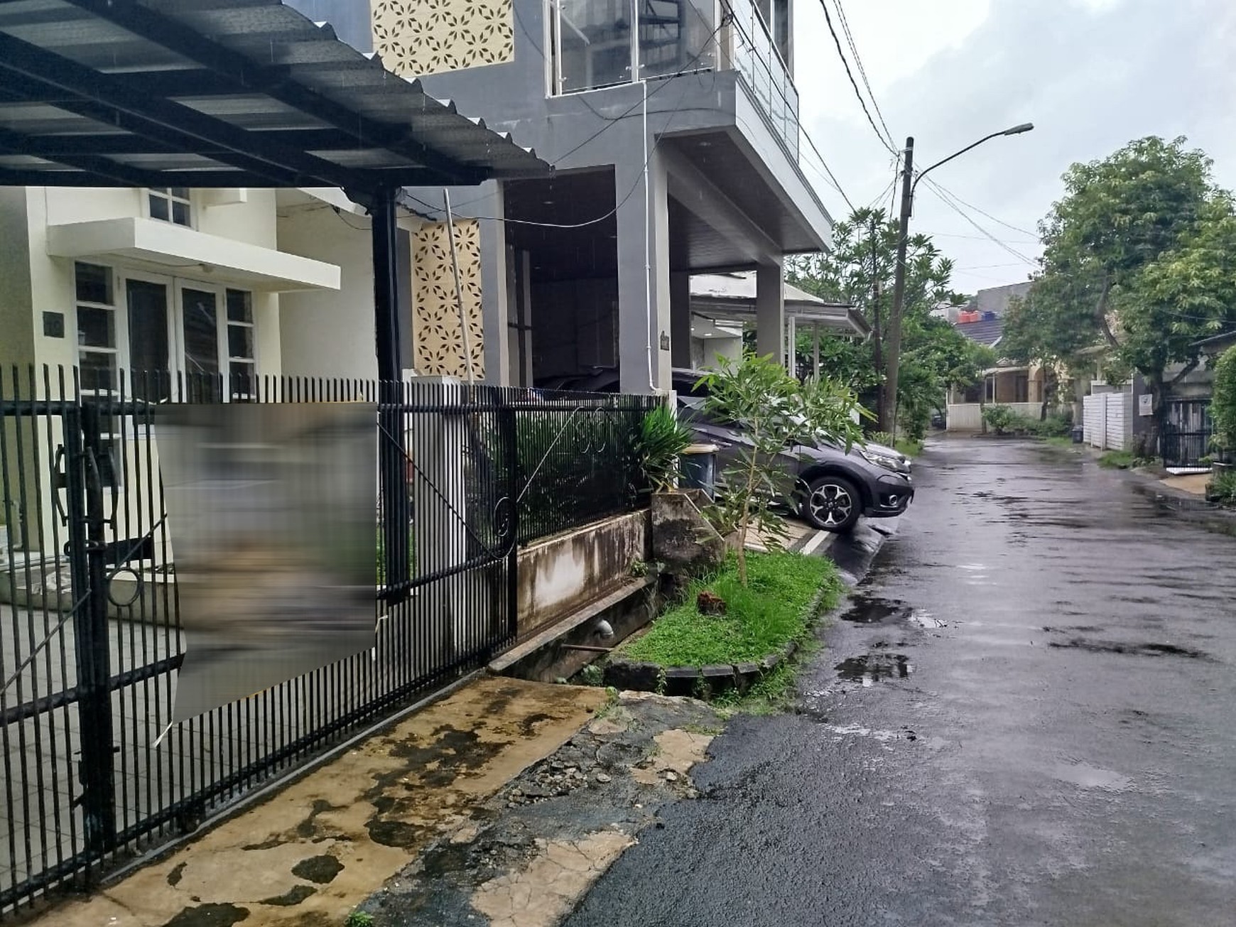 Rumah 1½ Siap Huni dengan Hunian Nyaman dan Asri di Graha Raya